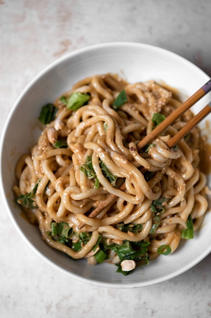 Nouilles udon au beurre de cacahuètes